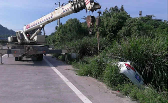 九寨沟重载吊车救援